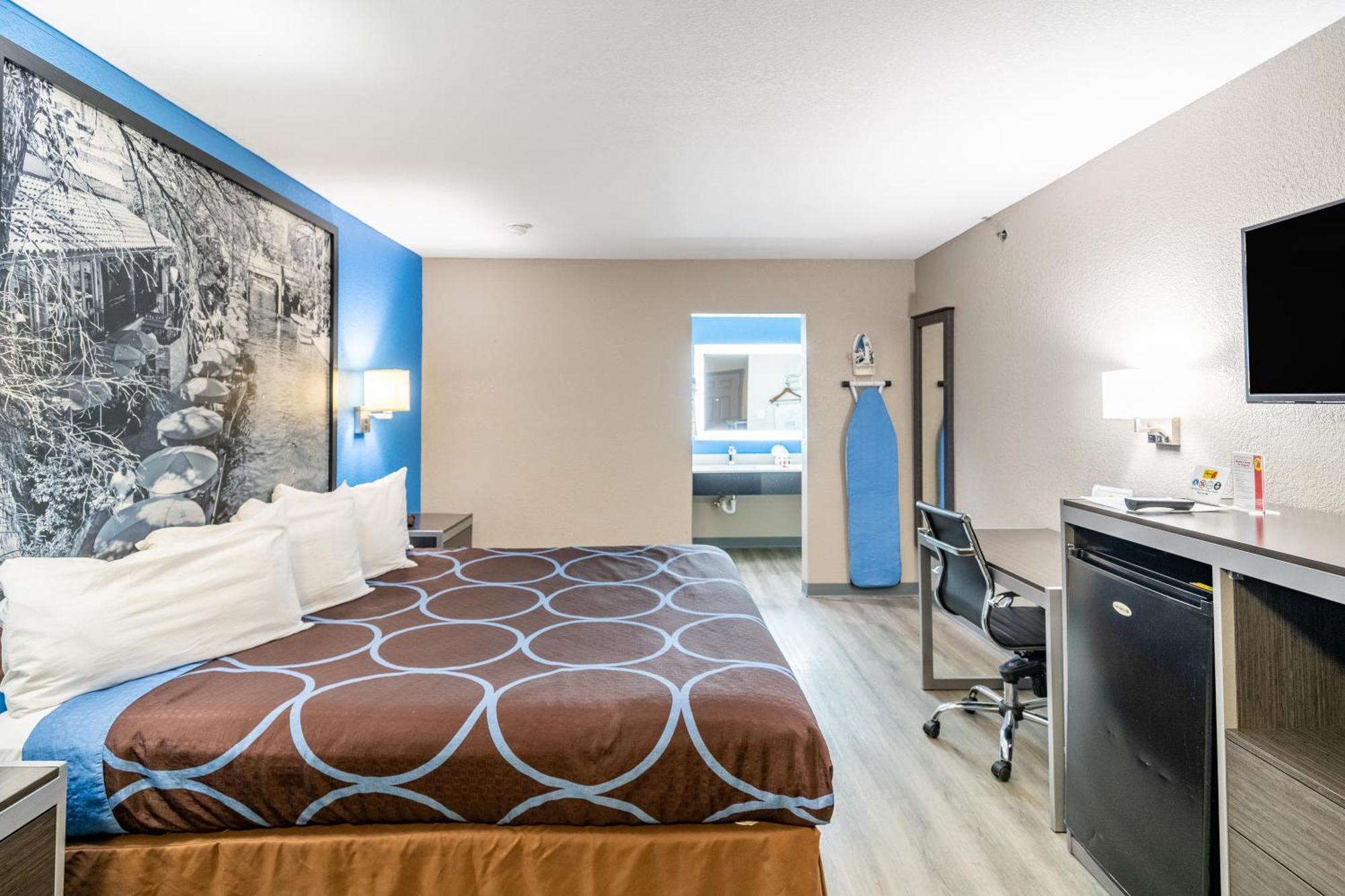 Super 8 By Wyndham San Antonio/Riverwalk Area Exteriér fotografie
