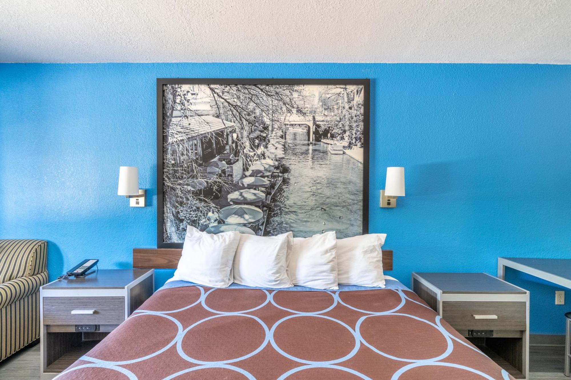 Super 8 By Wyndham San Antonio/Riverwalk Area Exteriér fotografie