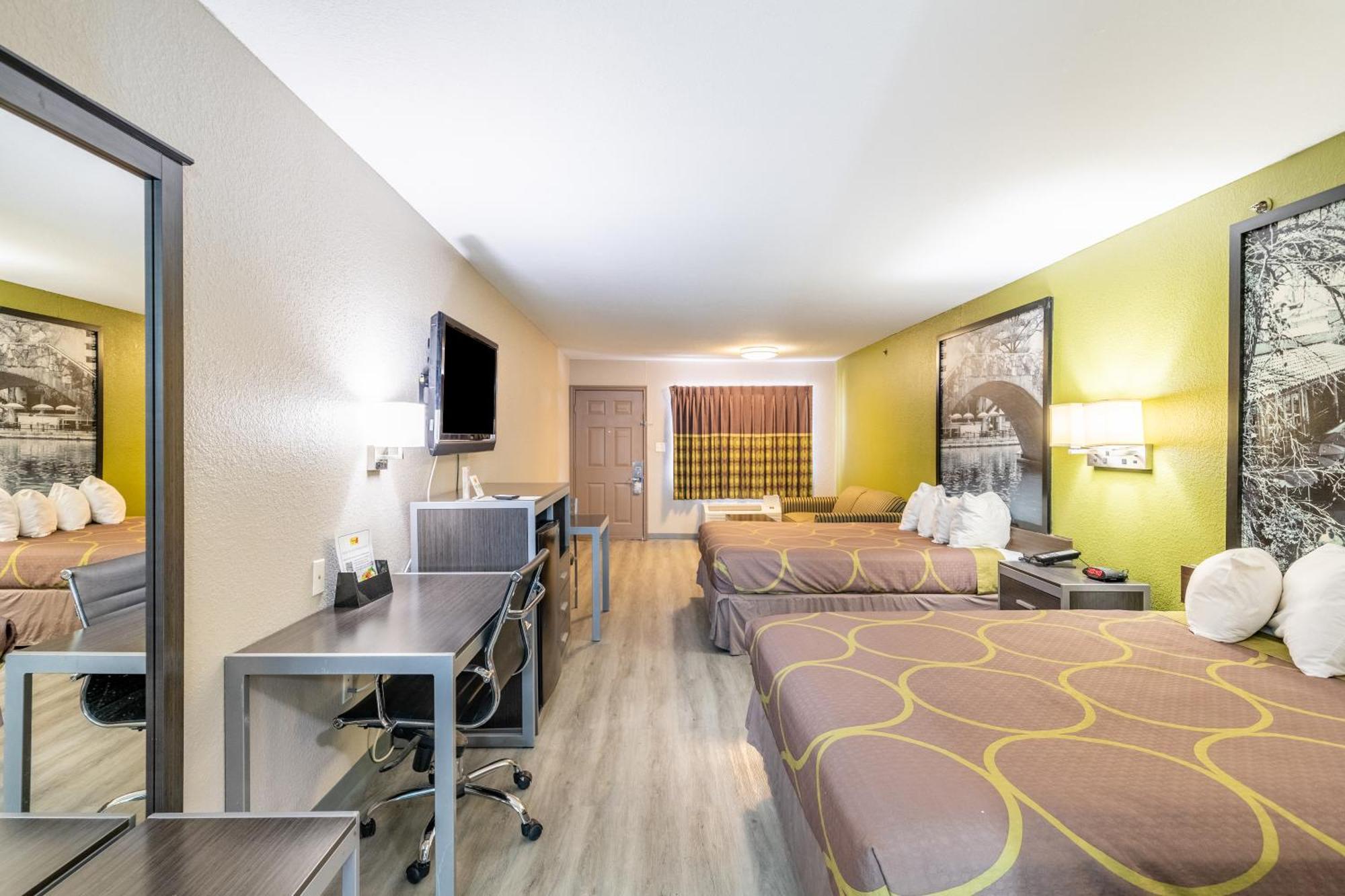 Super 8 By Wyndham San Antonio/Riverwalk Area Exteriér fotografie