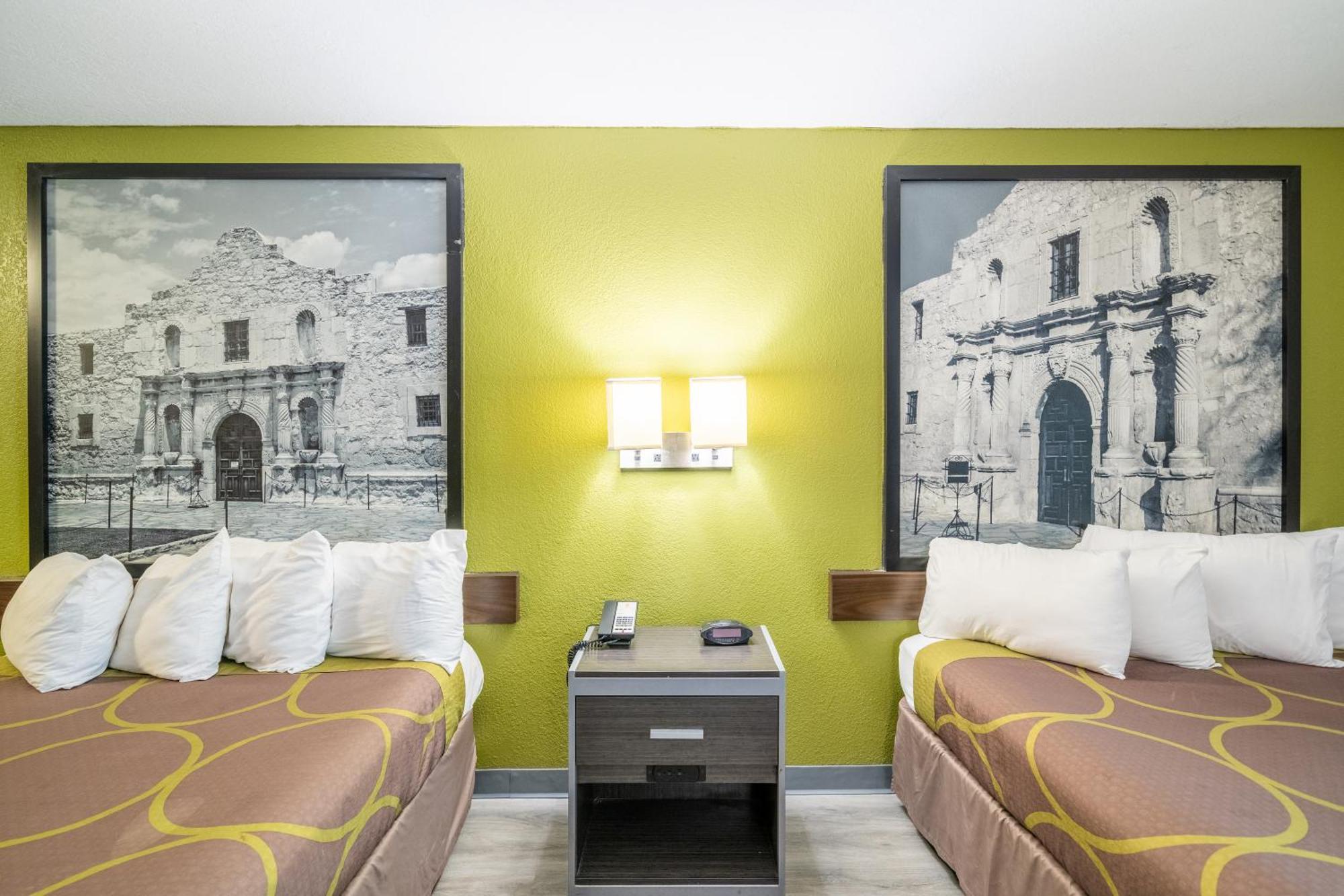 Super 8 By Wyndham San Antonio/Riverwalk Area Exteriér fotografie
