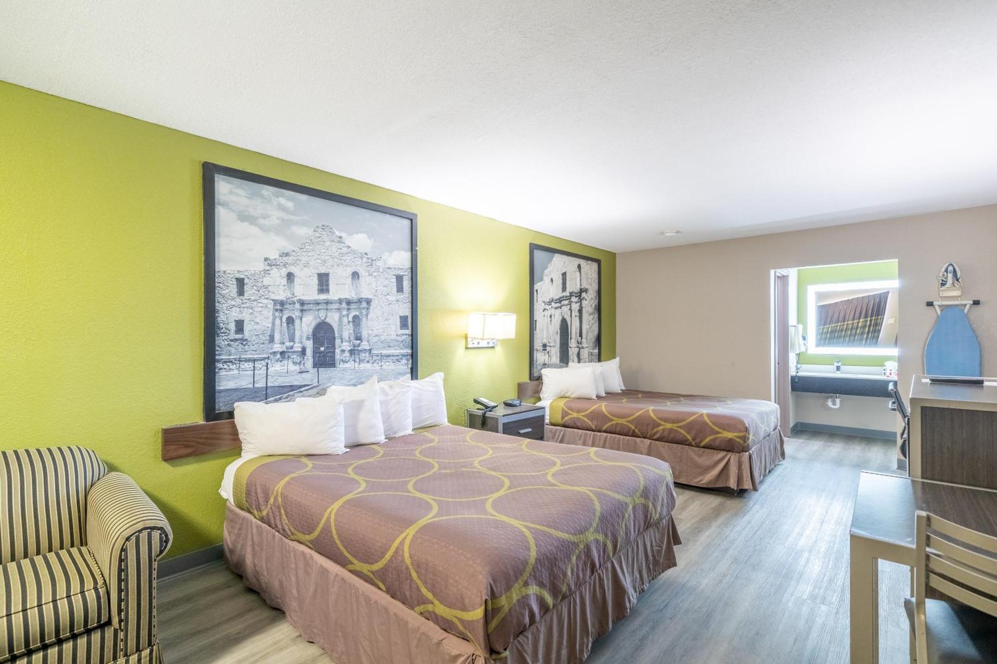 Super 8 By Wyndham San Antonio/Riverwalk Area Exteriér fotografie