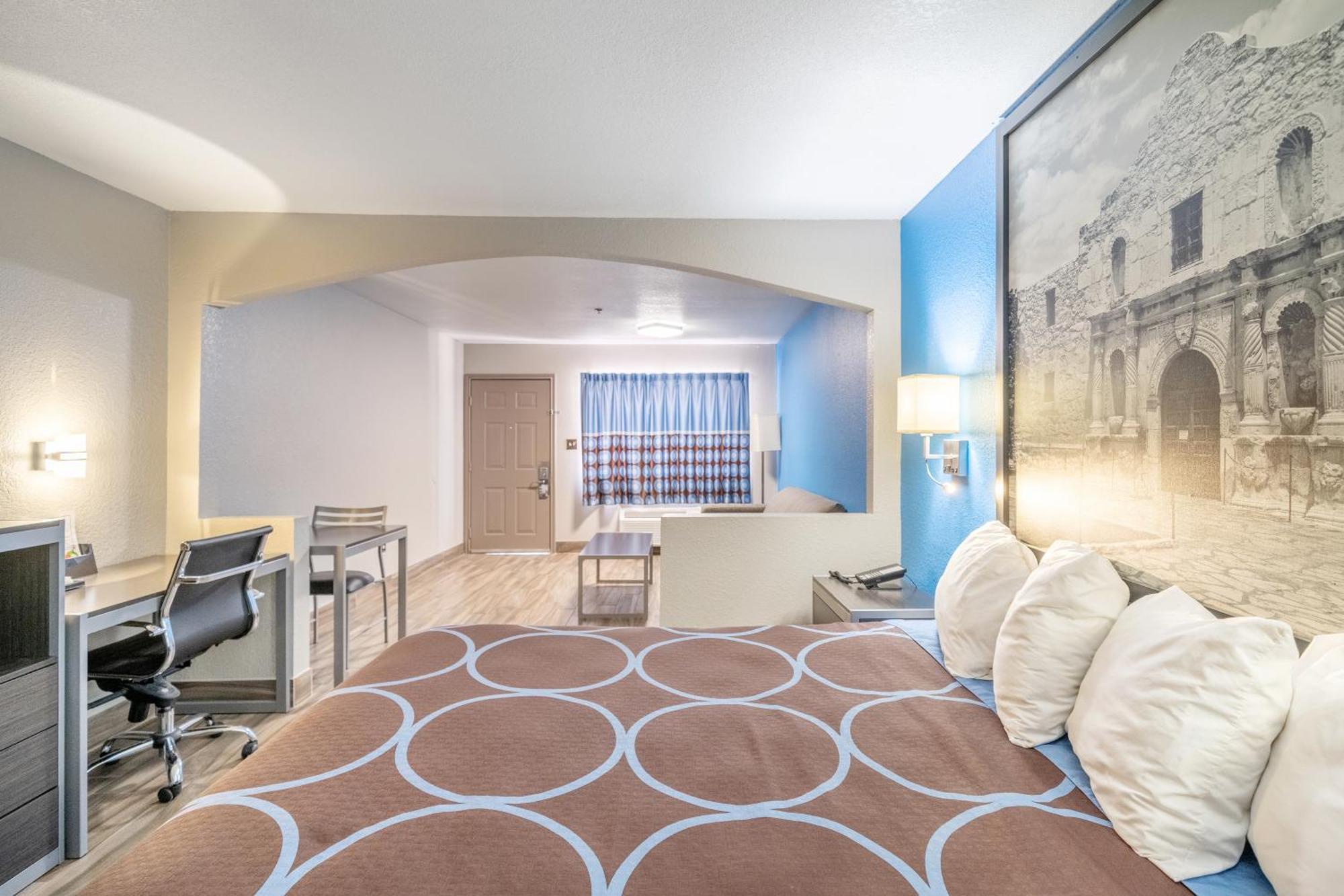 Super 8 By Wyndham San Antonio/Riverwalk Area Exteriér fotografie